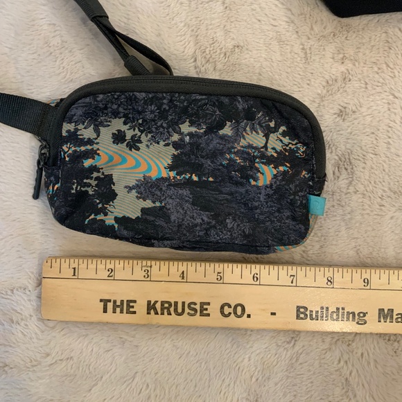 Lululemon Clean lines belt sling bag and mini psychedelic belt bag Black  Travel - Picture 10 of 16